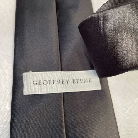 GEOFFREY BEENE BLACK 58” TIE 100% POLYESTER EUC - Picture 2 of 2